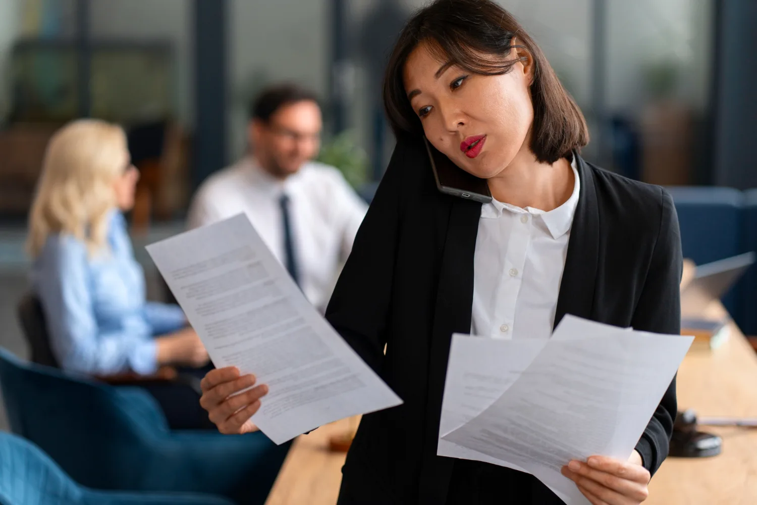 Four-step process detailing registration, licensing, tax setup, and ongoing guidance
